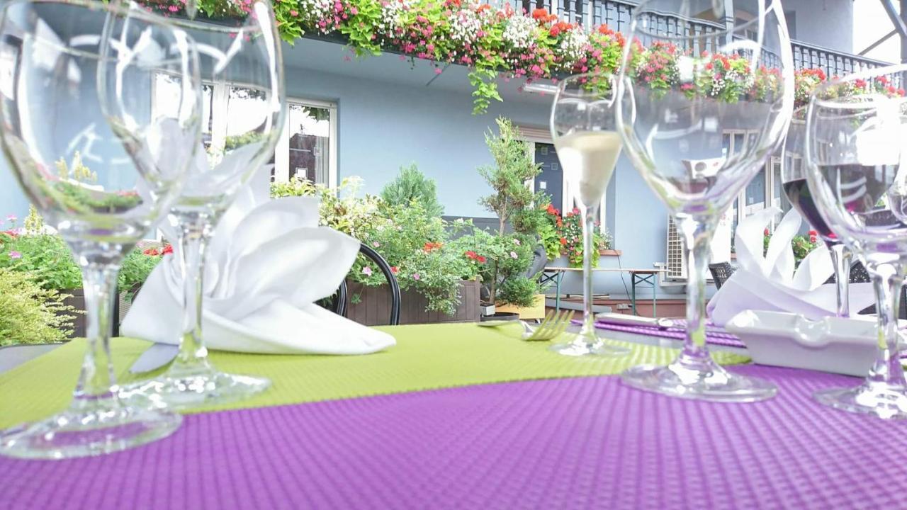 Logis Aux Comtes De Hanau Hotel